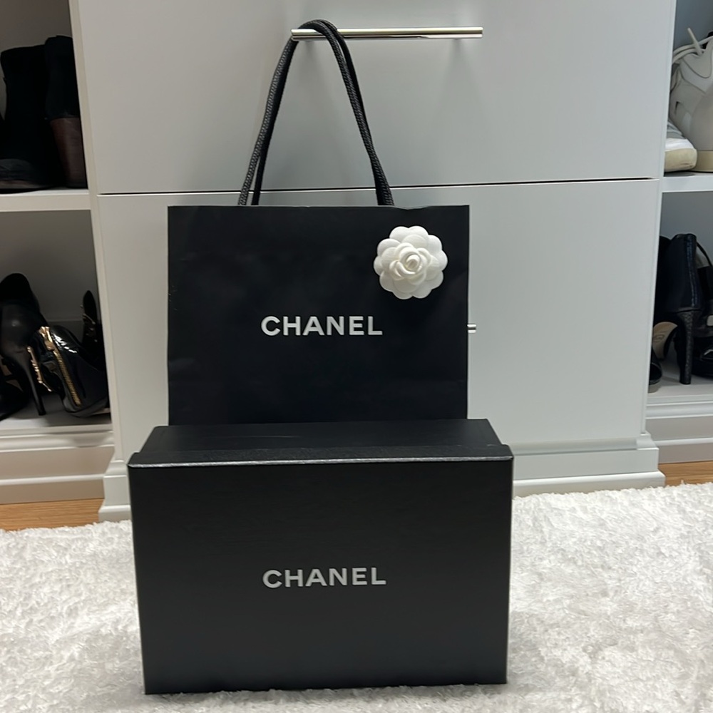 CHANEL shoebox & shopping bag Camilla flowers